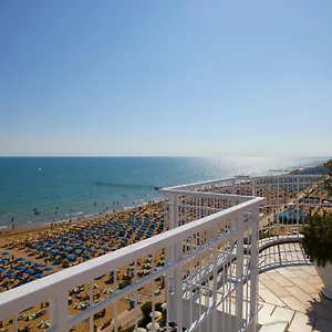termini-beach-hotel-suites.hotelslidodijesolo.com/